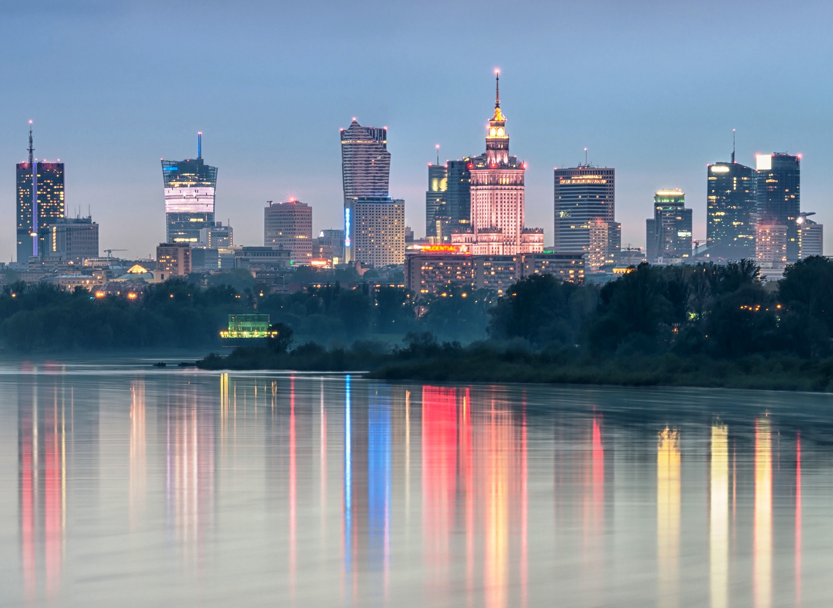 Warszawa ciągle zmienia swój skyline. Gdzie powstaną nowe wieżowce?