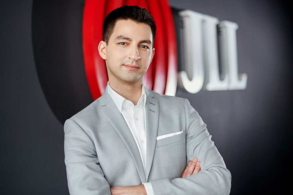 JLL - Adam Lis