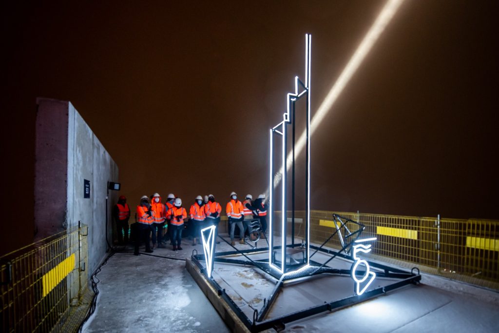 Symboliczna wiecha na Varso Tower