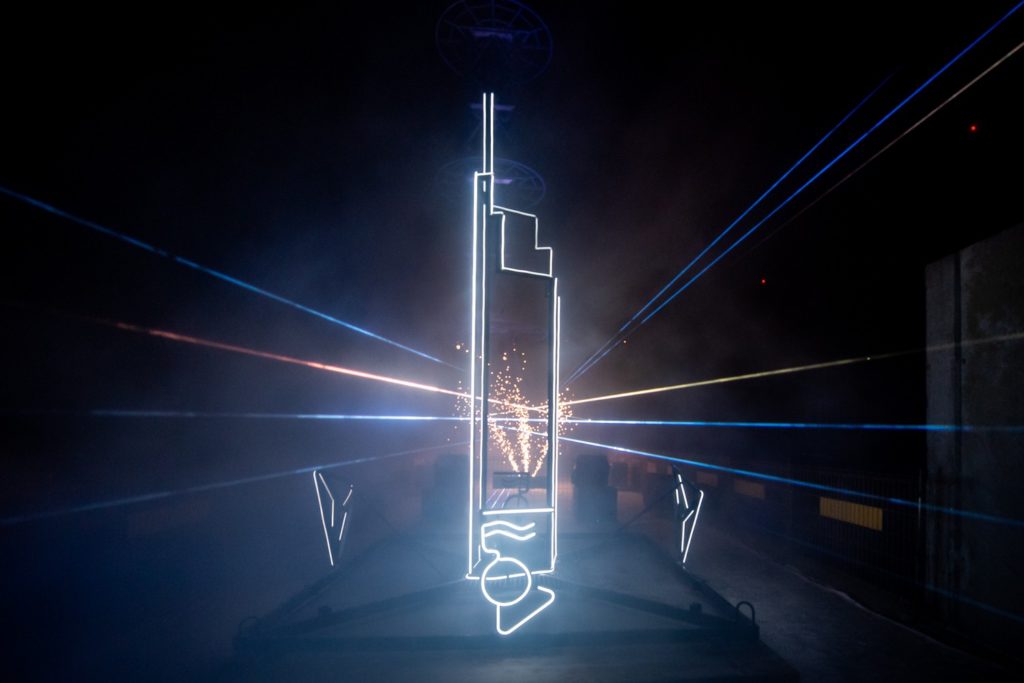 Symboliczna wiecha na Varso Tower