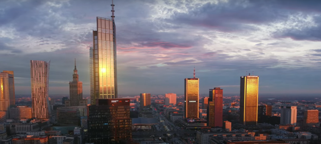 Varso Tower na tle miasta