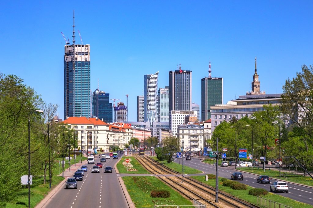 Varso Tower na tle Warszawy