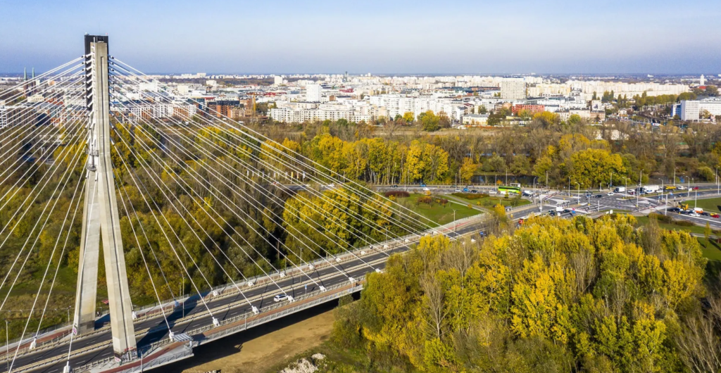 HB Reavis wpływa do Portu Praskiego