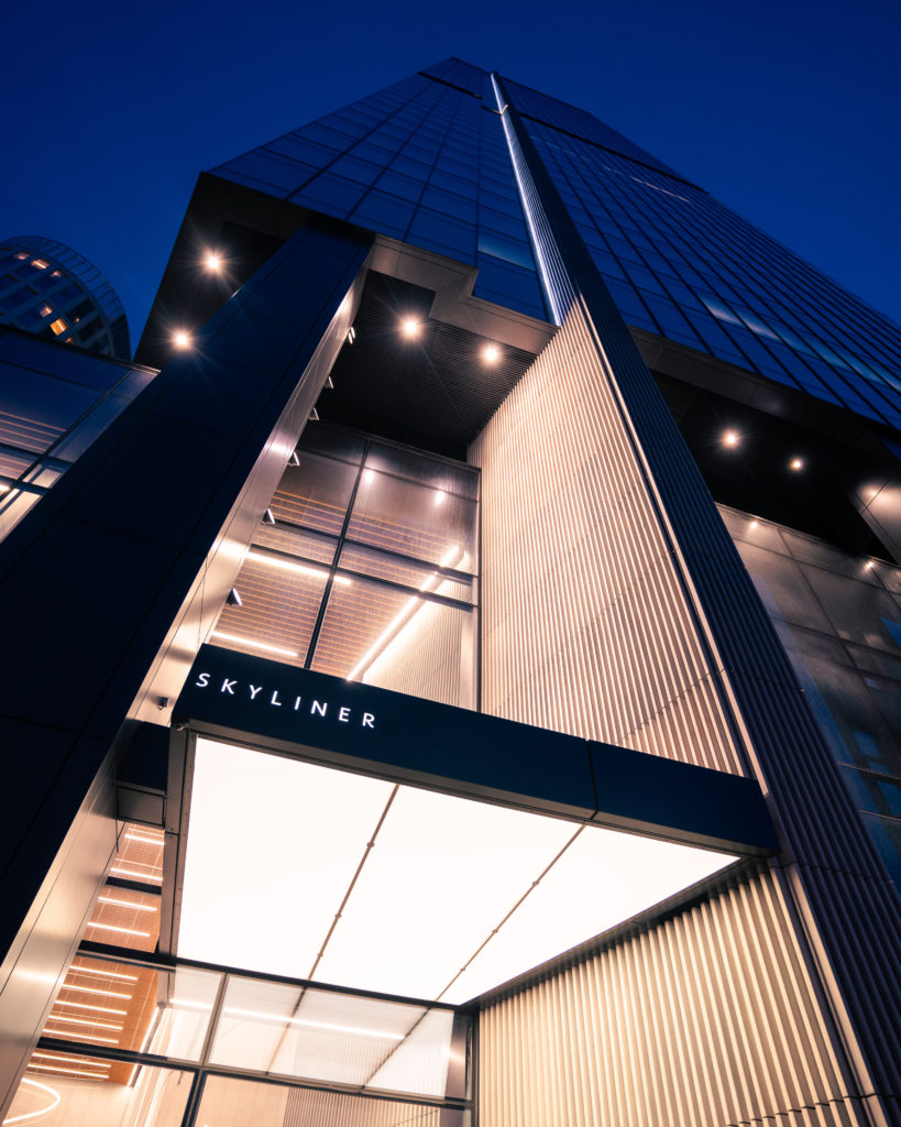 Wejście do wieżowca