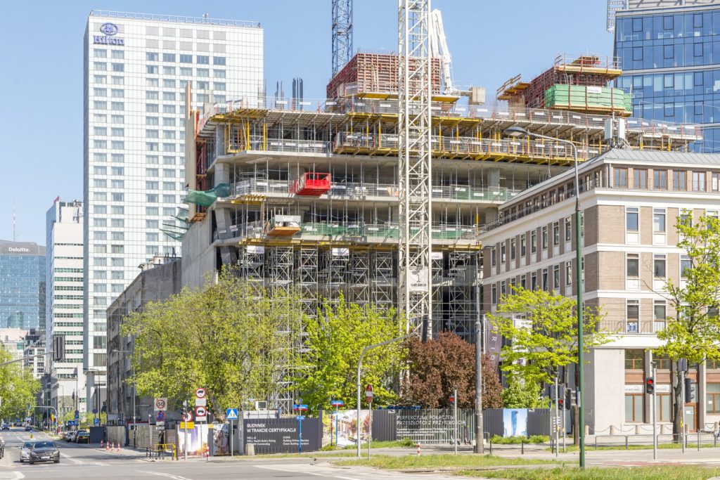 Wieżowiec The Bridge od Ghelamco przy Placu Europejskim wystrzelił w górę