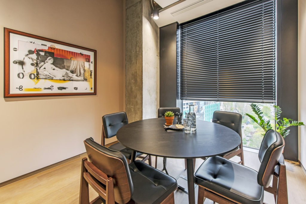 Przestrzeń biurowa typu flex w Skyklinerze