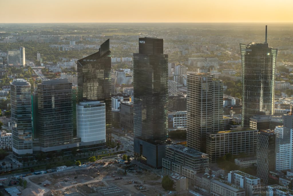 W kierunku zachodnim widzimy budynki w otoczeniu ronda Daszyńskiego, od lewej: Warsaw Hub, Skyliner, Warsaw Unit, Generation Park, Warsaw Spire. Fot. Łukasz Wawrzyszko