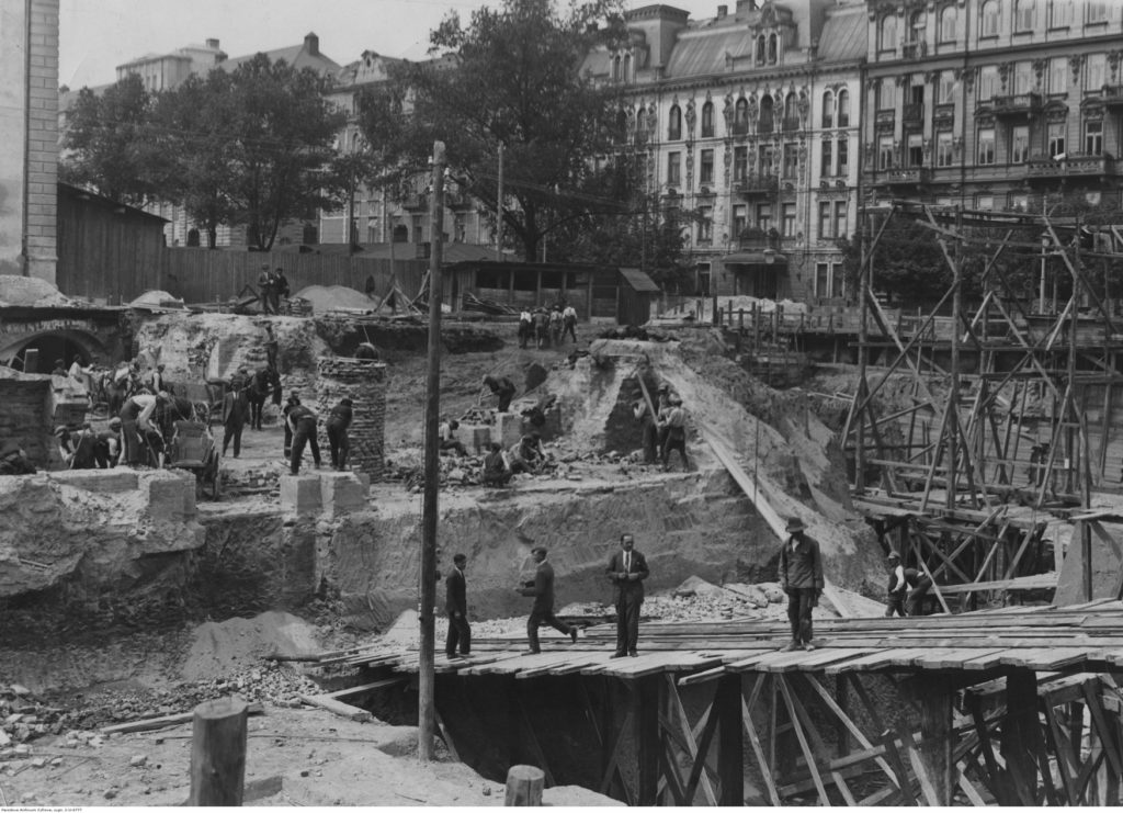 Budowa gmachu Urzędu Telekomunikacyjnego i Telegraficznego przy ul. Nowogrodzkiej 45 w Warszawie, 1928. W zbiorach NAC - Narodowe Archiwum Cyfrowe