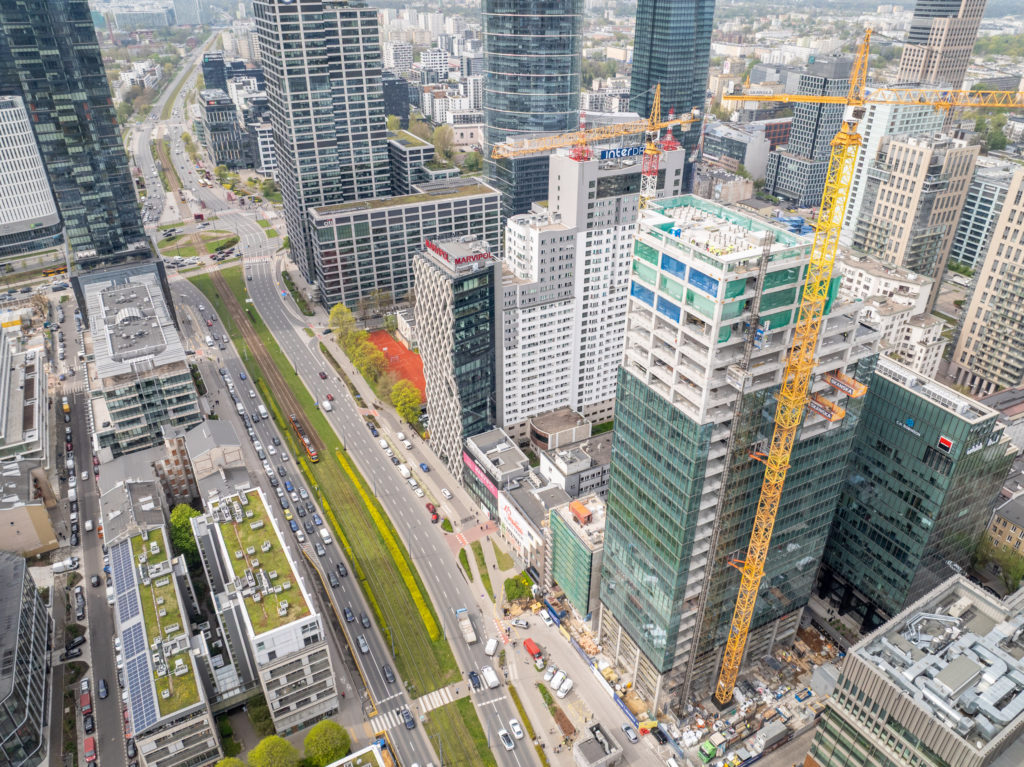 Wieżowiec w centrum Warszawy z wiechą. Studio A od Skanska blisko finiszu