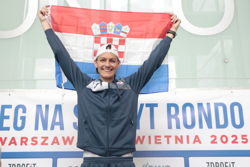 XIII Bieg na Szczyt Rondo 1. Wai Ching Soh, Tea Faber i podopieczni SOS Wioski Dziecięcej w Kraśniku zwycięzcami 