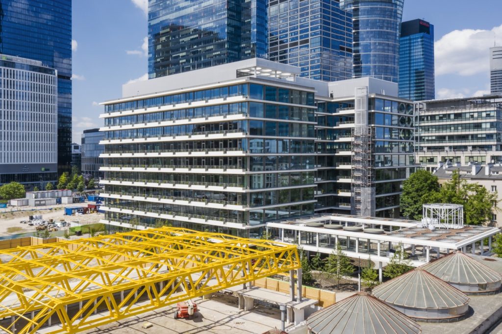 Towarowa22. Pierwszy biurowiec w projekcie już gotowy