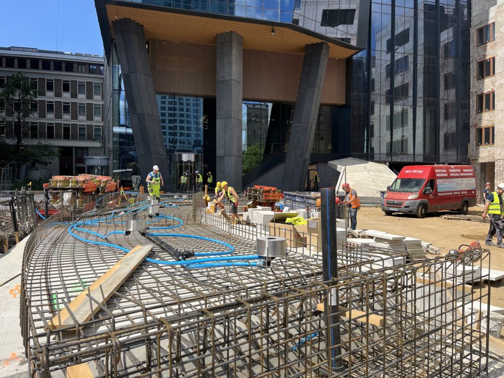 Plac Europejski w nowej odsłonie. Ghelamco przywraca przestrzeń mieszkańcom po zakończeniu budowy The Bridge