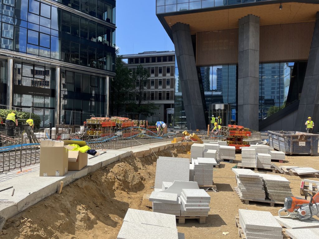 Plac Europejski w nowej odsłonie. Ghelamco przywraca przestrzeń mieszkańcom po zakończeniu budowy The Bridge