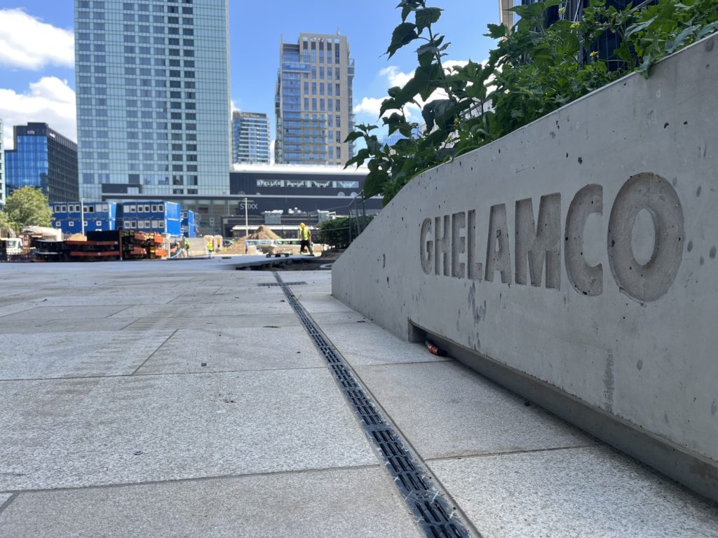 Plac Europejski w nowej odsłonie. Ghelamco przywraca przestrzeń mieszkańcom po zakończeniu budowy The Bridge