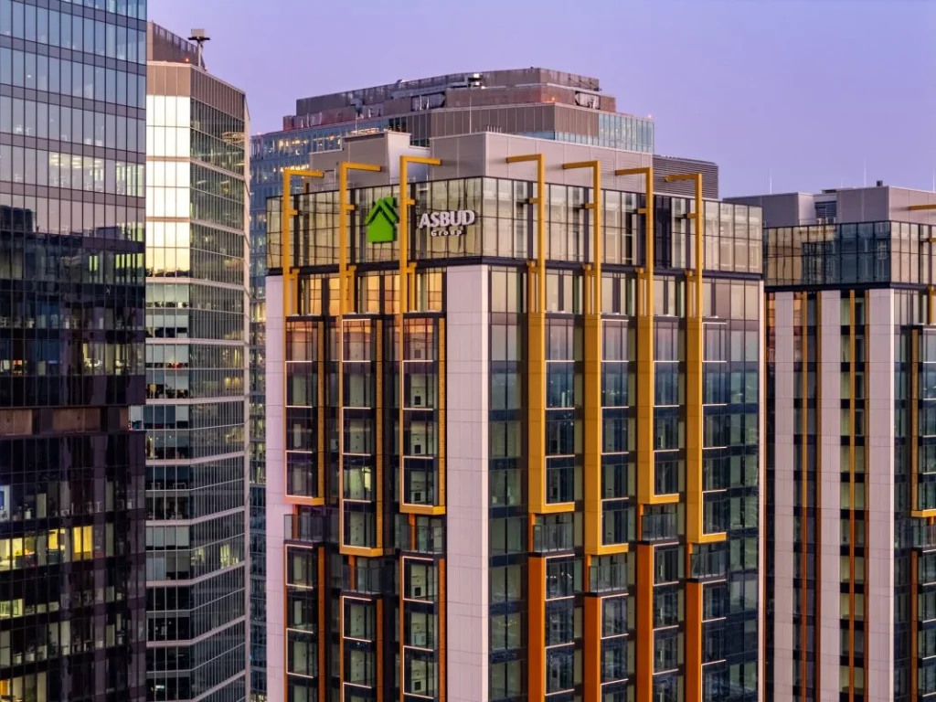 Towarowa Towers. Pierwsi mieszkańcy wprowadzają się do nowych wieżowców w centrum Warszawy